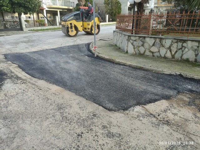 Έργα ασφαλτόστρωσης από τη ΔΕΥΑΝ – 50 τόνοι πίσσας σε μία ημέρα